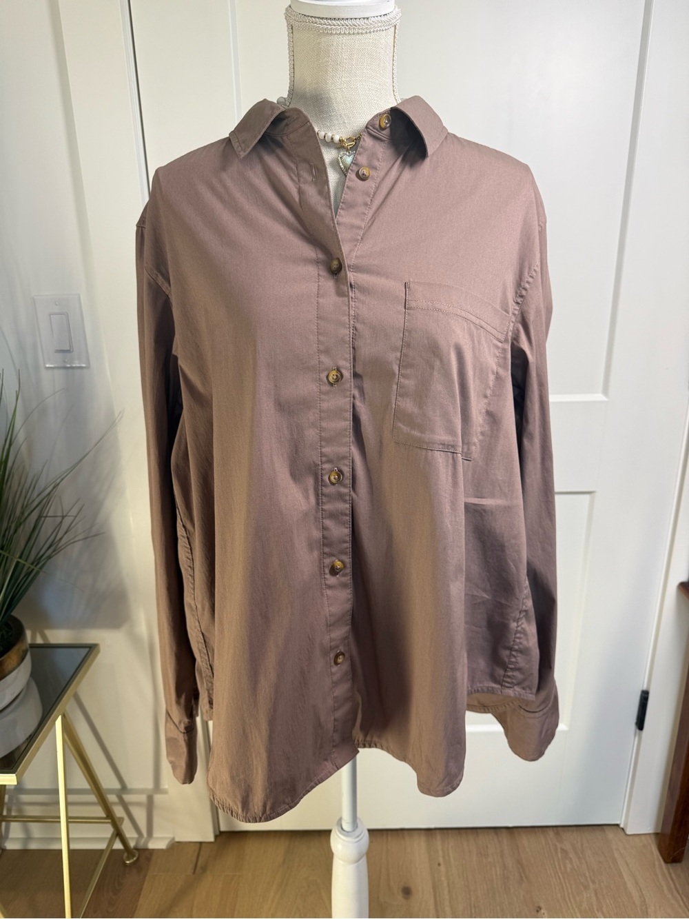 Lululemon Women’s Button Down Shirt Large Mauve Taupe Long Sleeve Office Casual